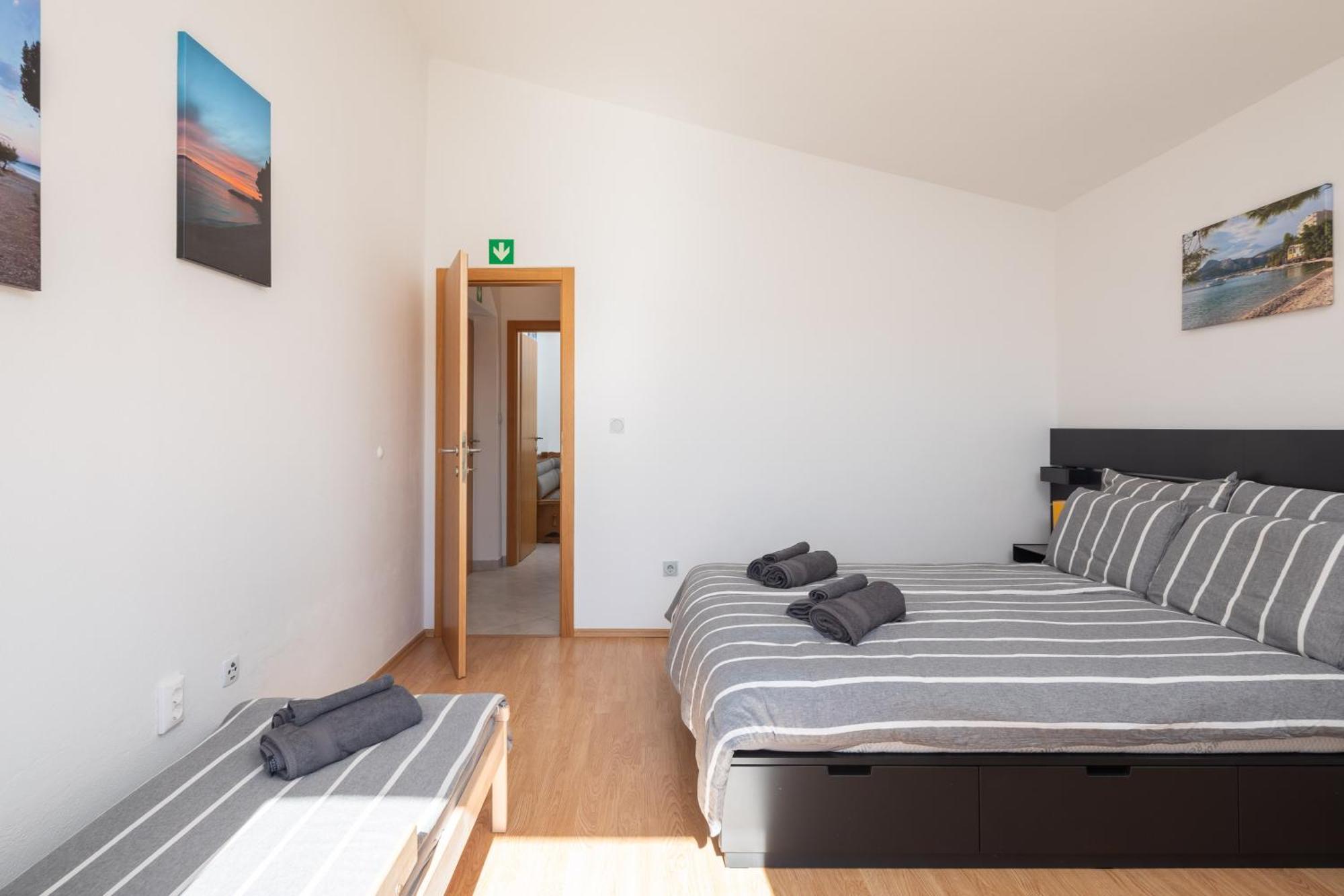 אומיס Sunshine Suites מראה חיצוני תמונה