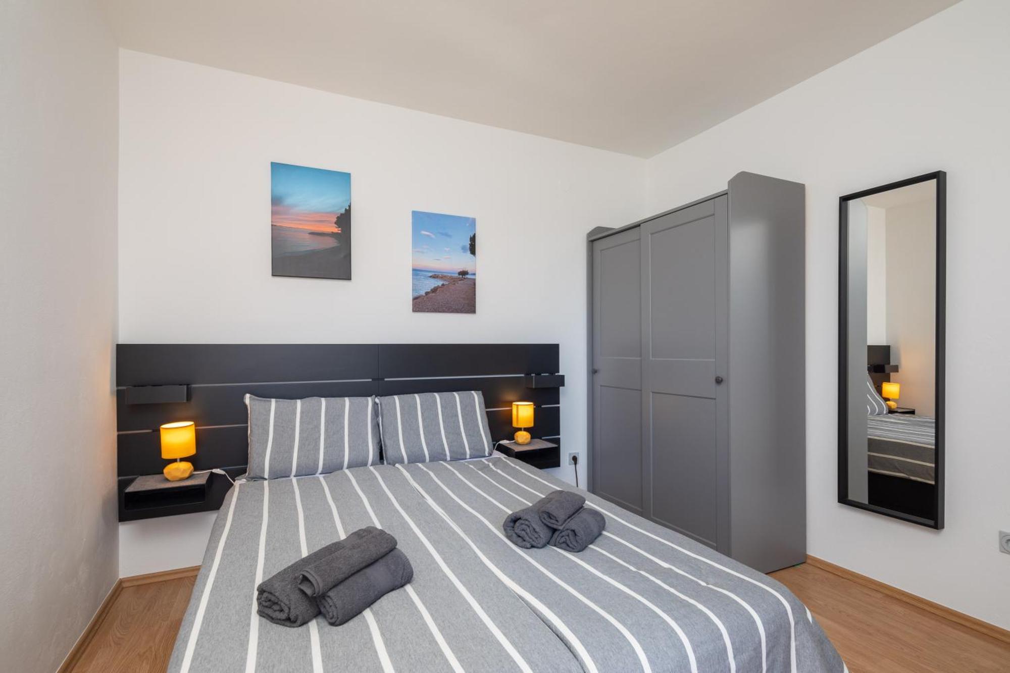 אומיס Sunshine Suites מראה חיצוני תמונה
