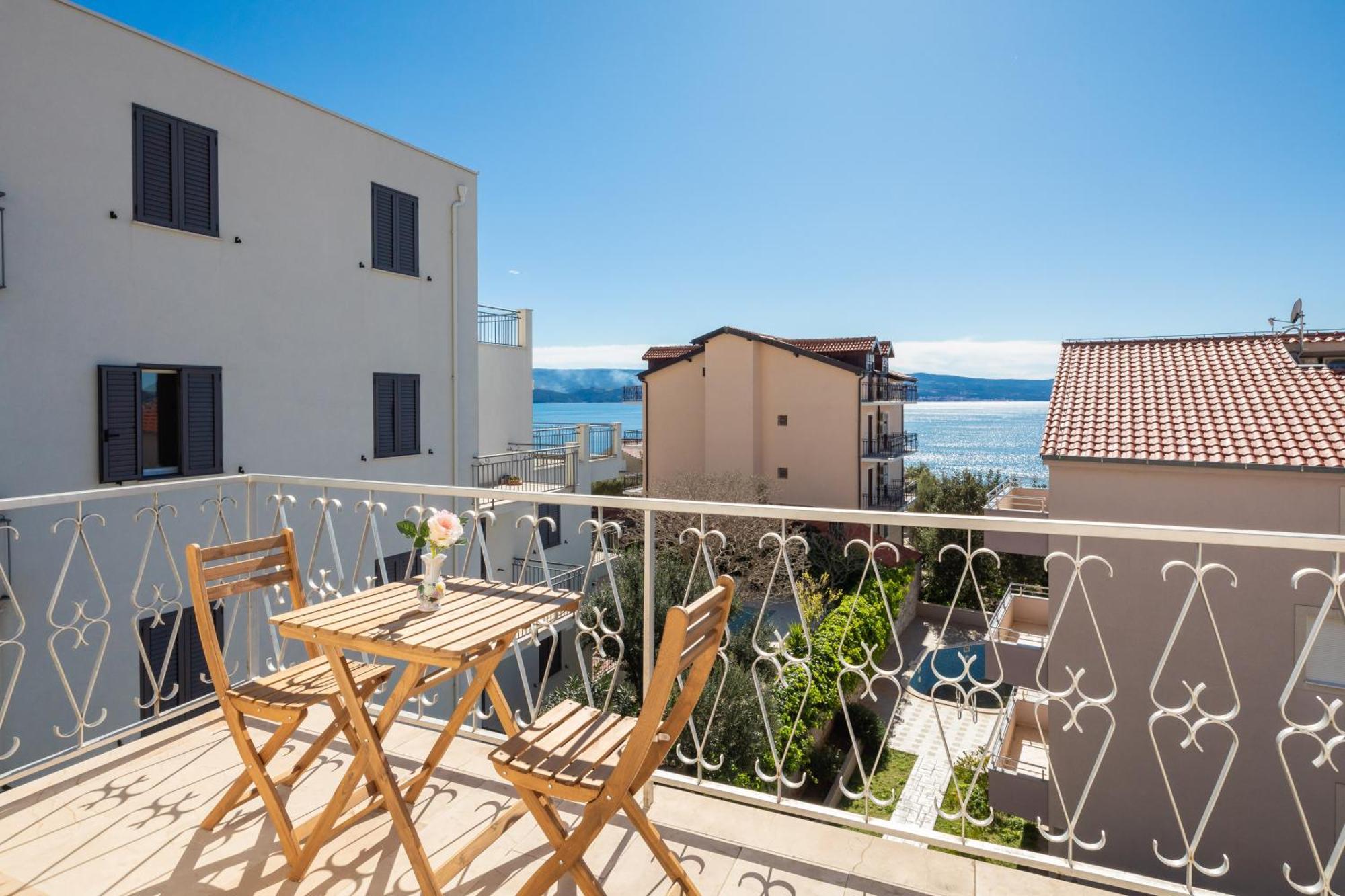 אומיס Sunshine Suites מראה חיצוני תמונה
