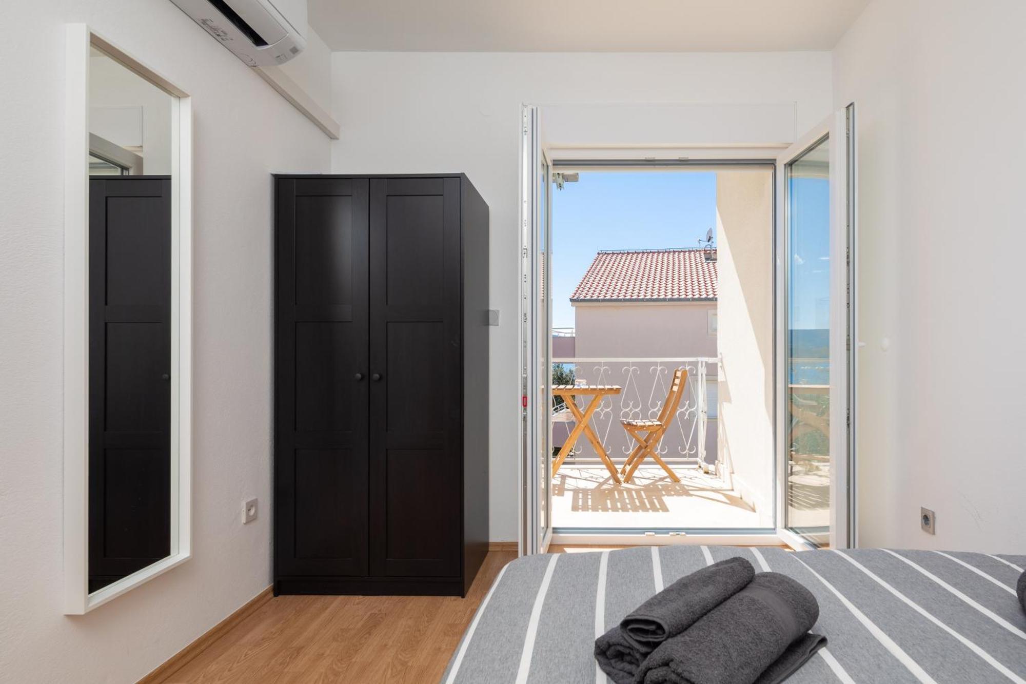 אומיס Sunshine Suites מראה חיצוני תמונה