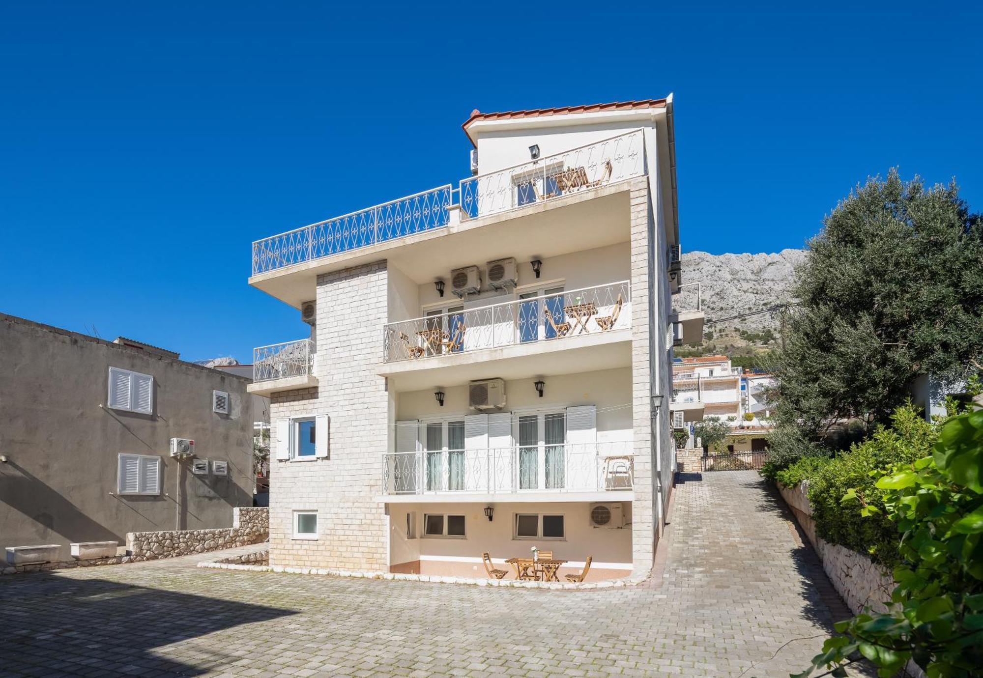 אומיס Sunshine Suites מראה חיצוני תמונה