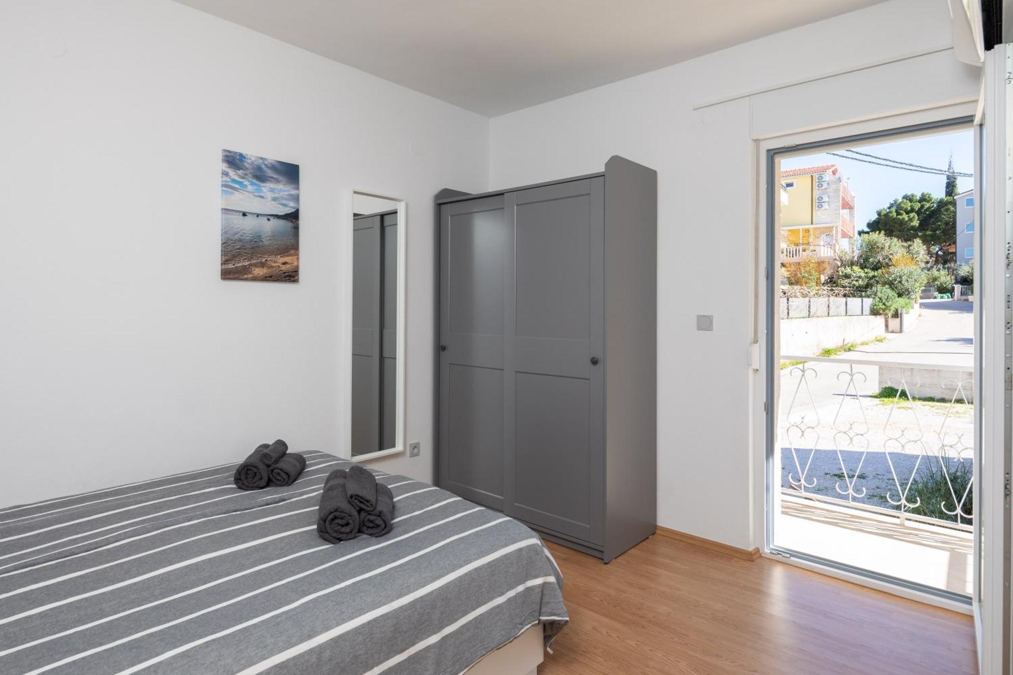 אומיס Sunshine Suites מראה חיצוני תמונה
