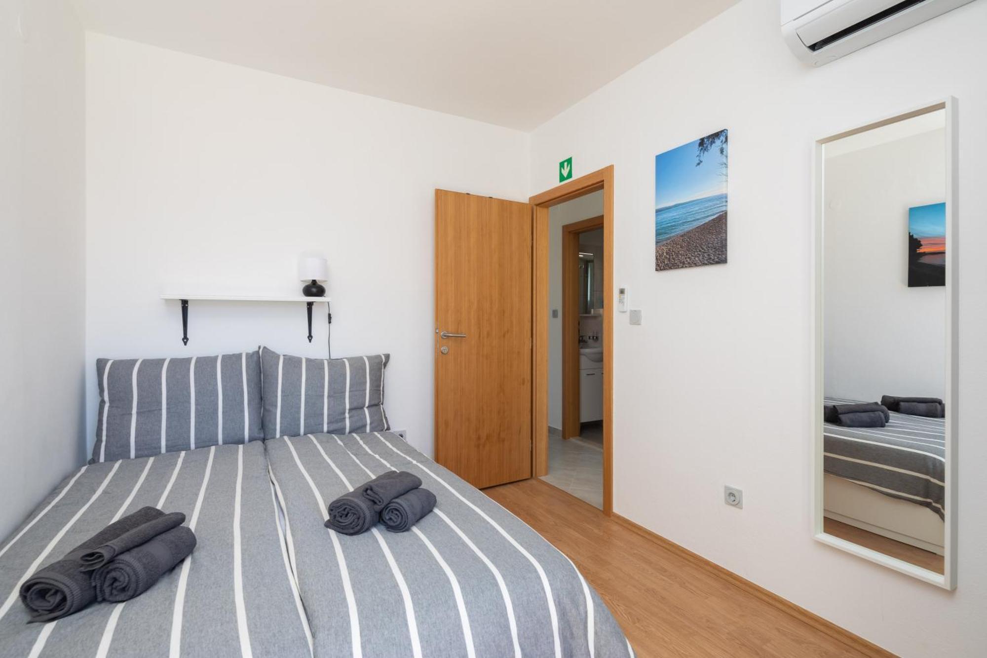 אומיס Sunshine Suites מראה חיצוני תמונה