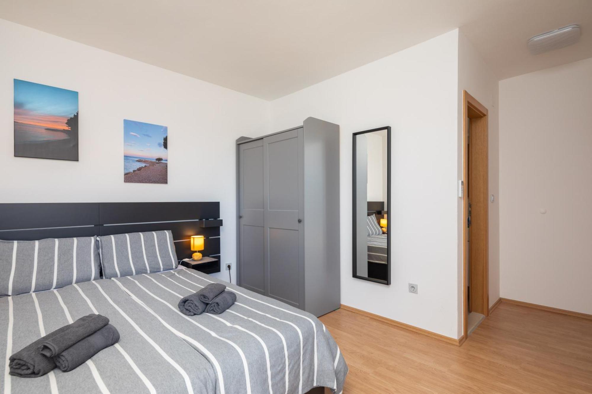 אומיס Sunshine Suites מראה חיצוני תמונה