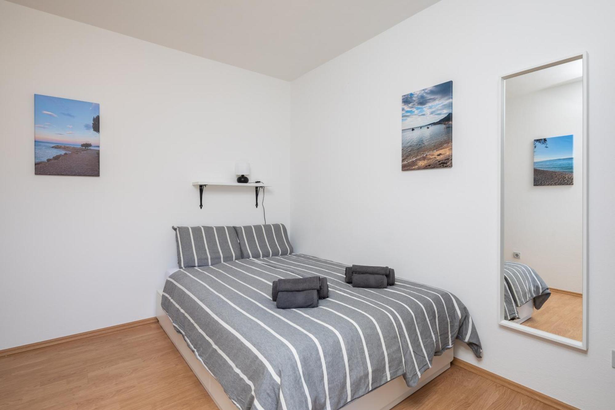 אומיס Sunshine Suites מראה חיצוני תמונה