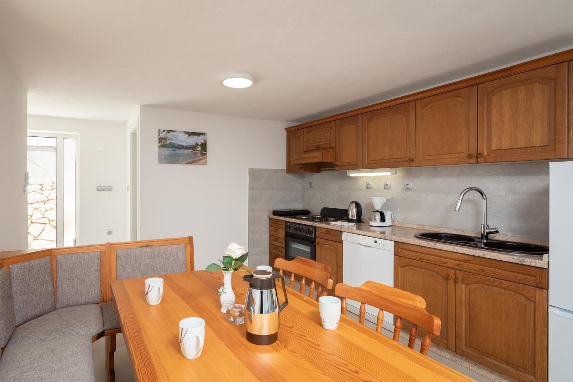 אומיס Sunshine Suites מראה חיצוני תמונה