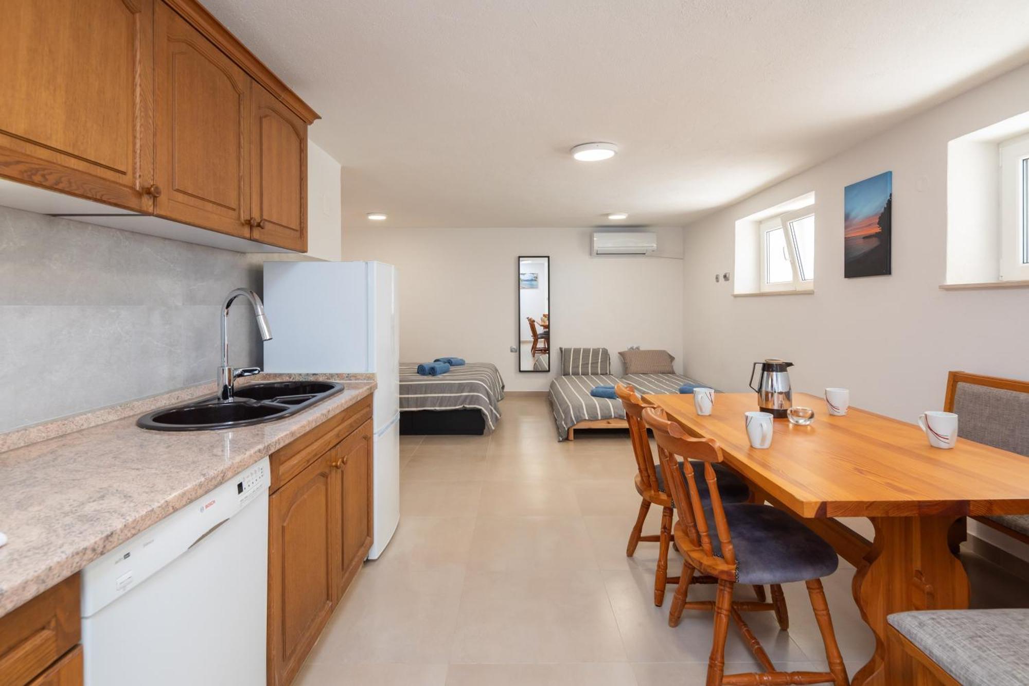 אומיס Sunshine Suites מראה חיצוני תמונה
