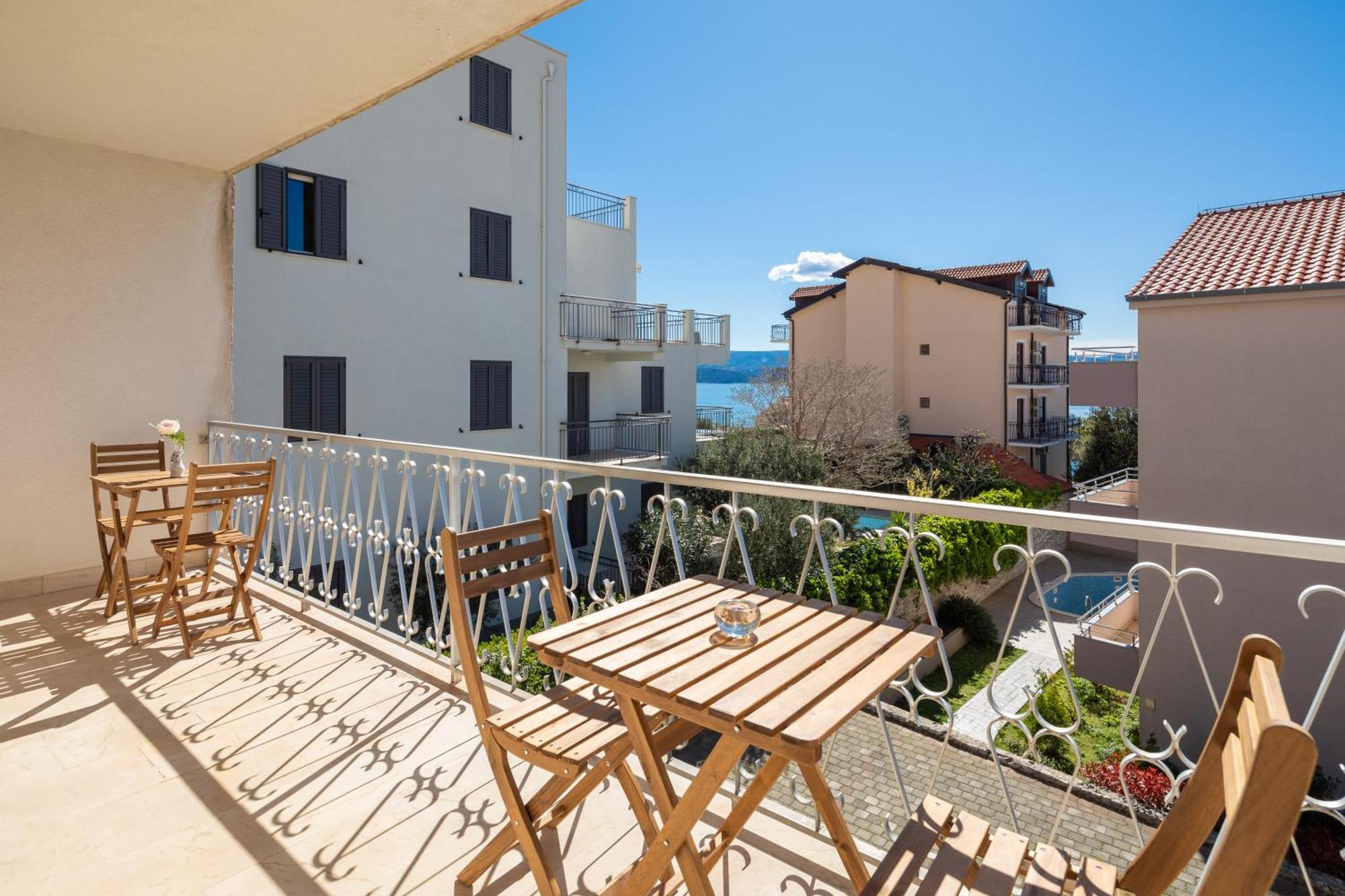 אומיס Sunshine Suites מראה חיצוני תמונה