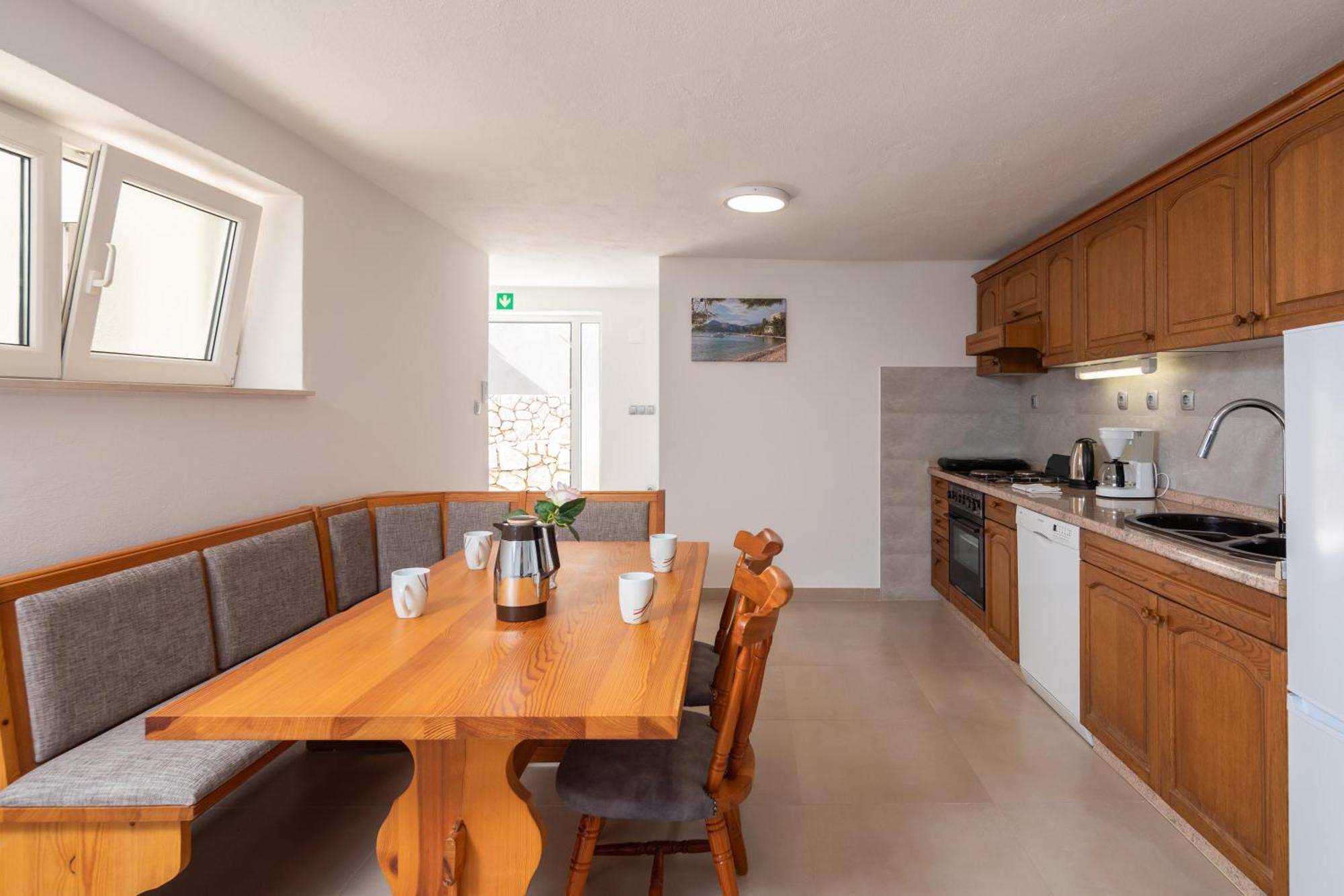 אומיס Sunshine Suites מראה חיצוני תמונה