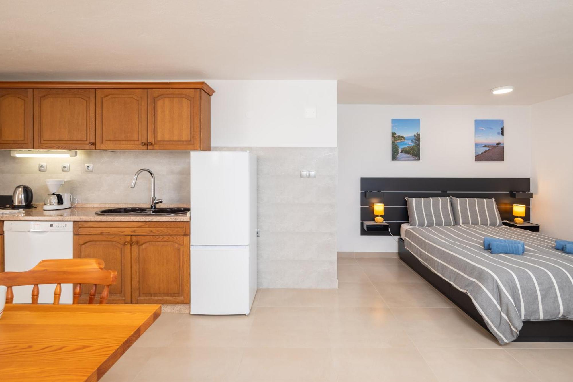 אומיס Sunshine Suites מראה חיצוני תמונה