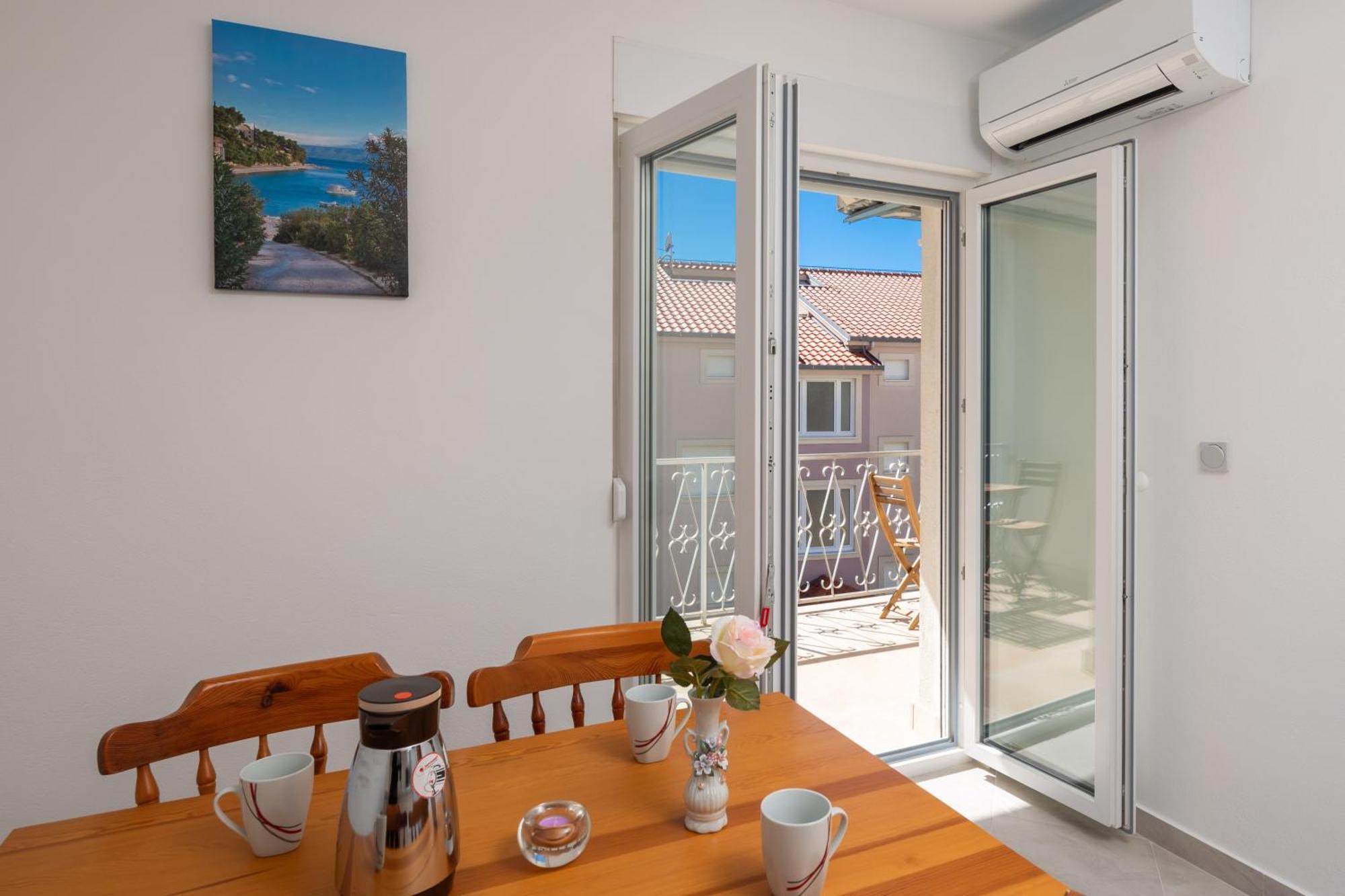 אומיס Sunshine Suites מראה חיצוני תמונה