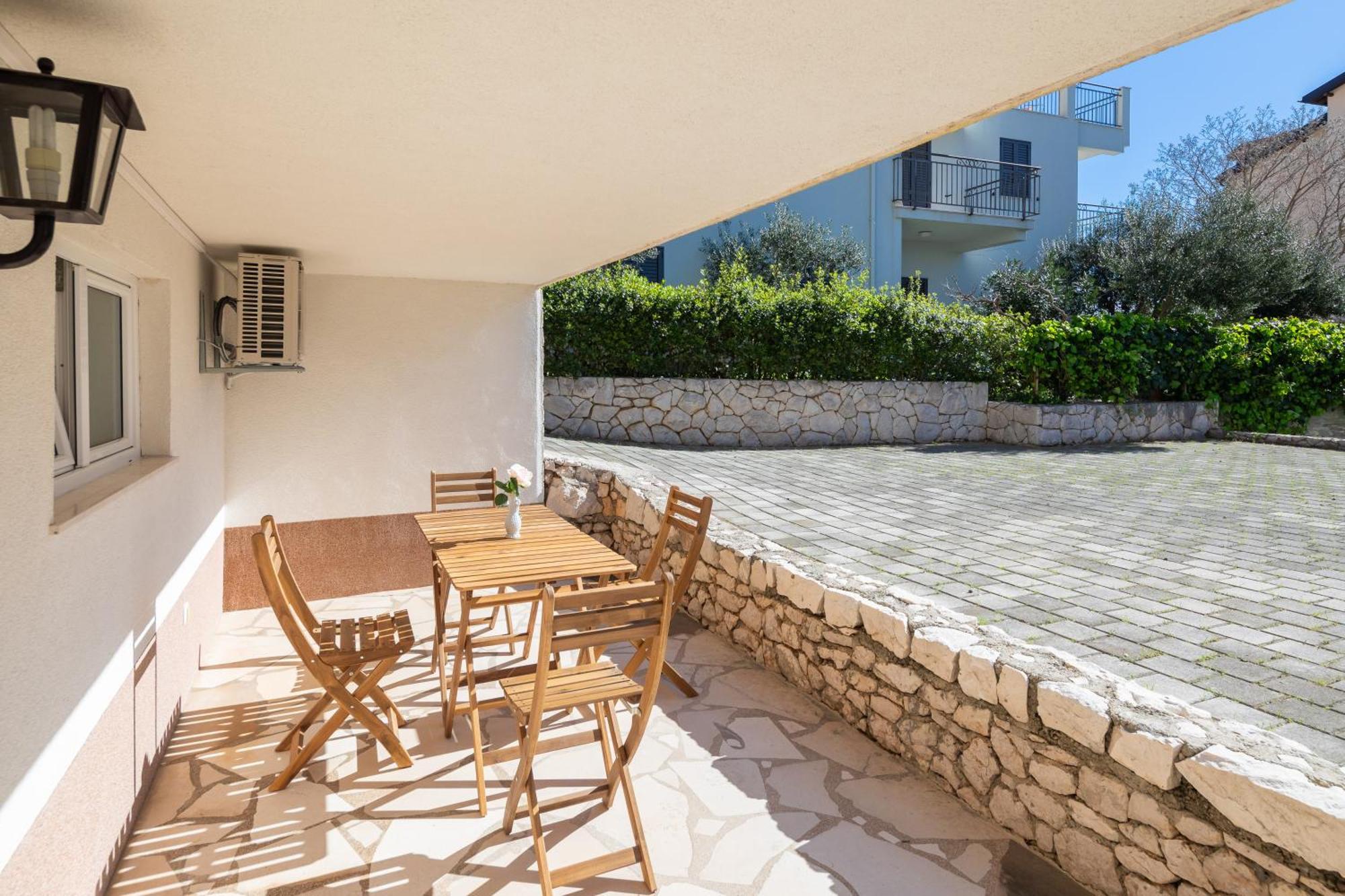 אומיס Sunshine Suites מראה חיצוני תמונה