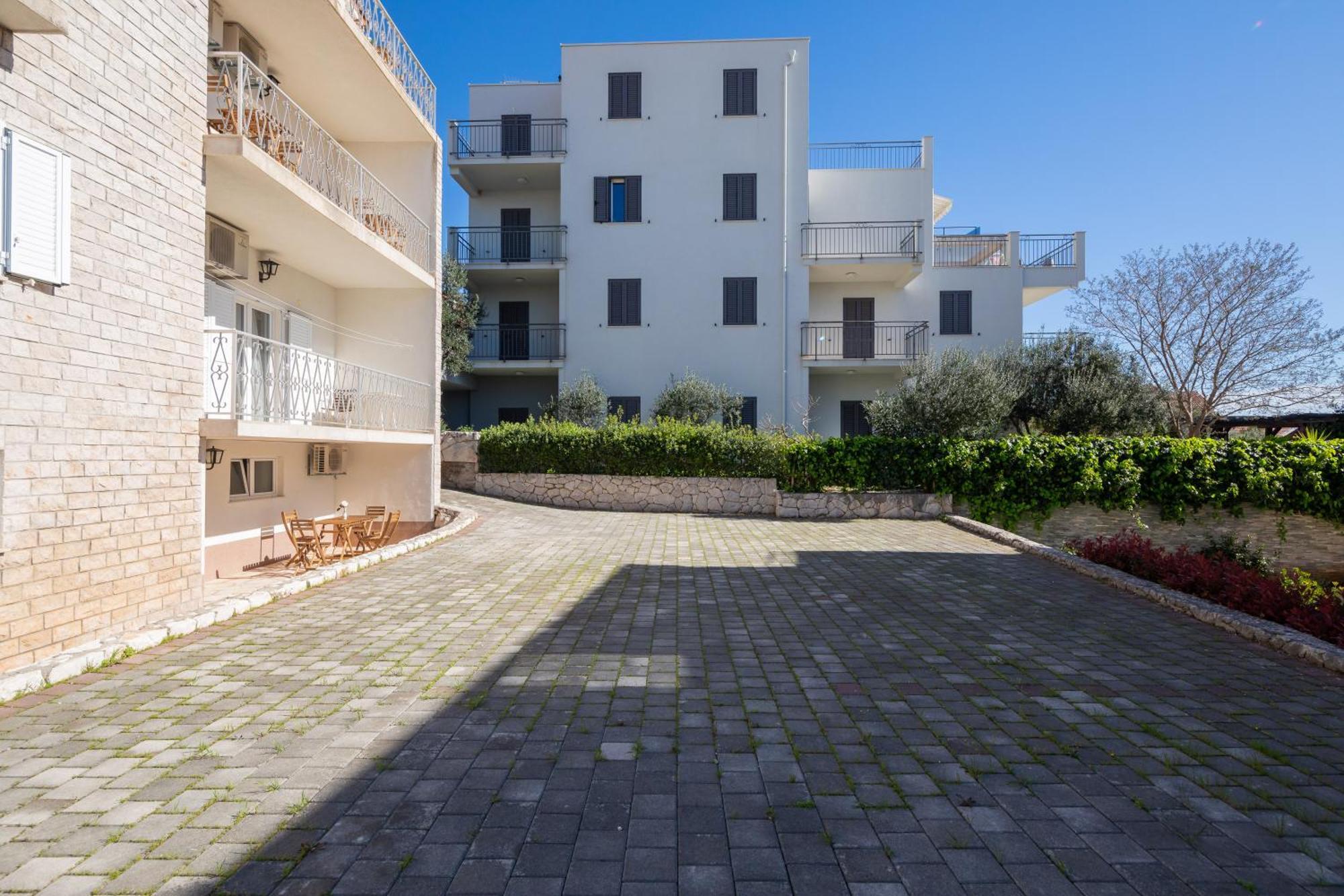 אומיס Sunshine Suites מראה חיצוני תמונה