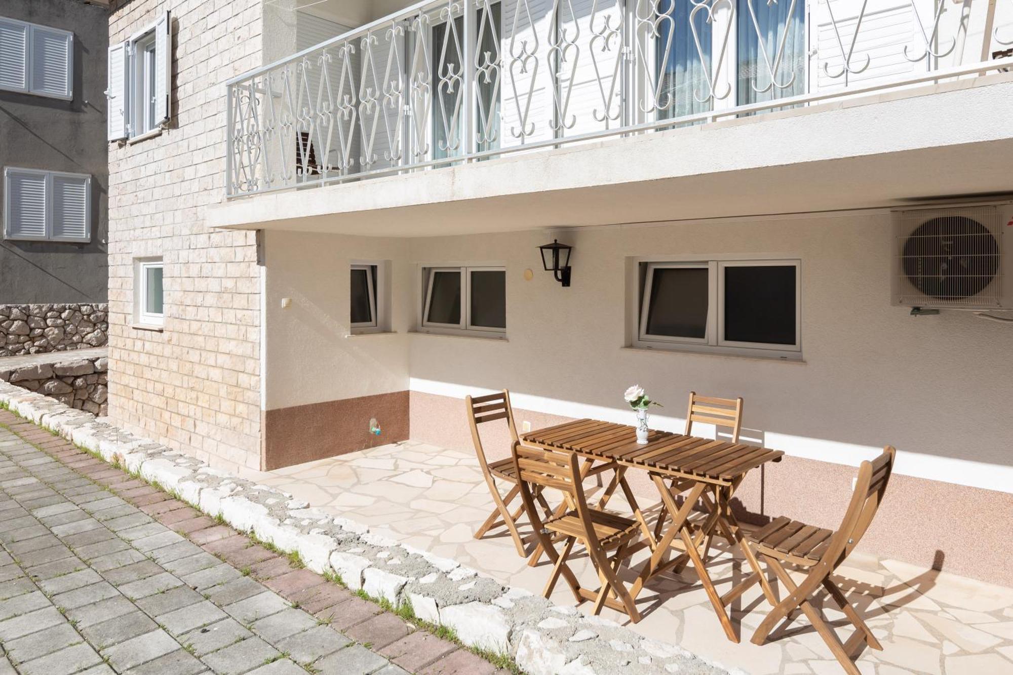 אומיס Sunshine Suites מראה חיצוני תמונה
